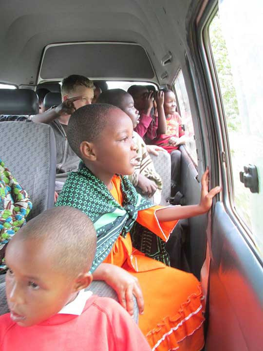 kids-looking-out-of-bus